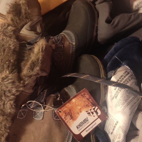 Khombu Waterproof Boots - Picture 1 of 3